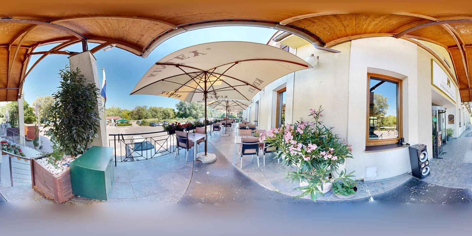 Hotel Hradna Brana Братислава Екстериор снимка