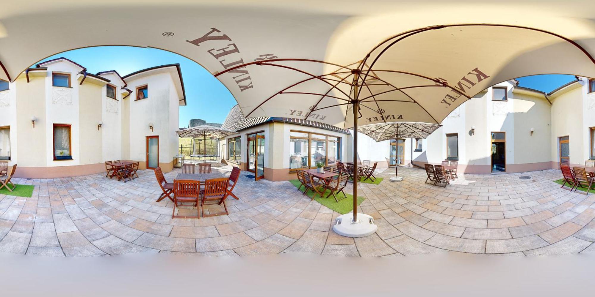 Hotel Hradna Brana Братислава Екстериор снимка