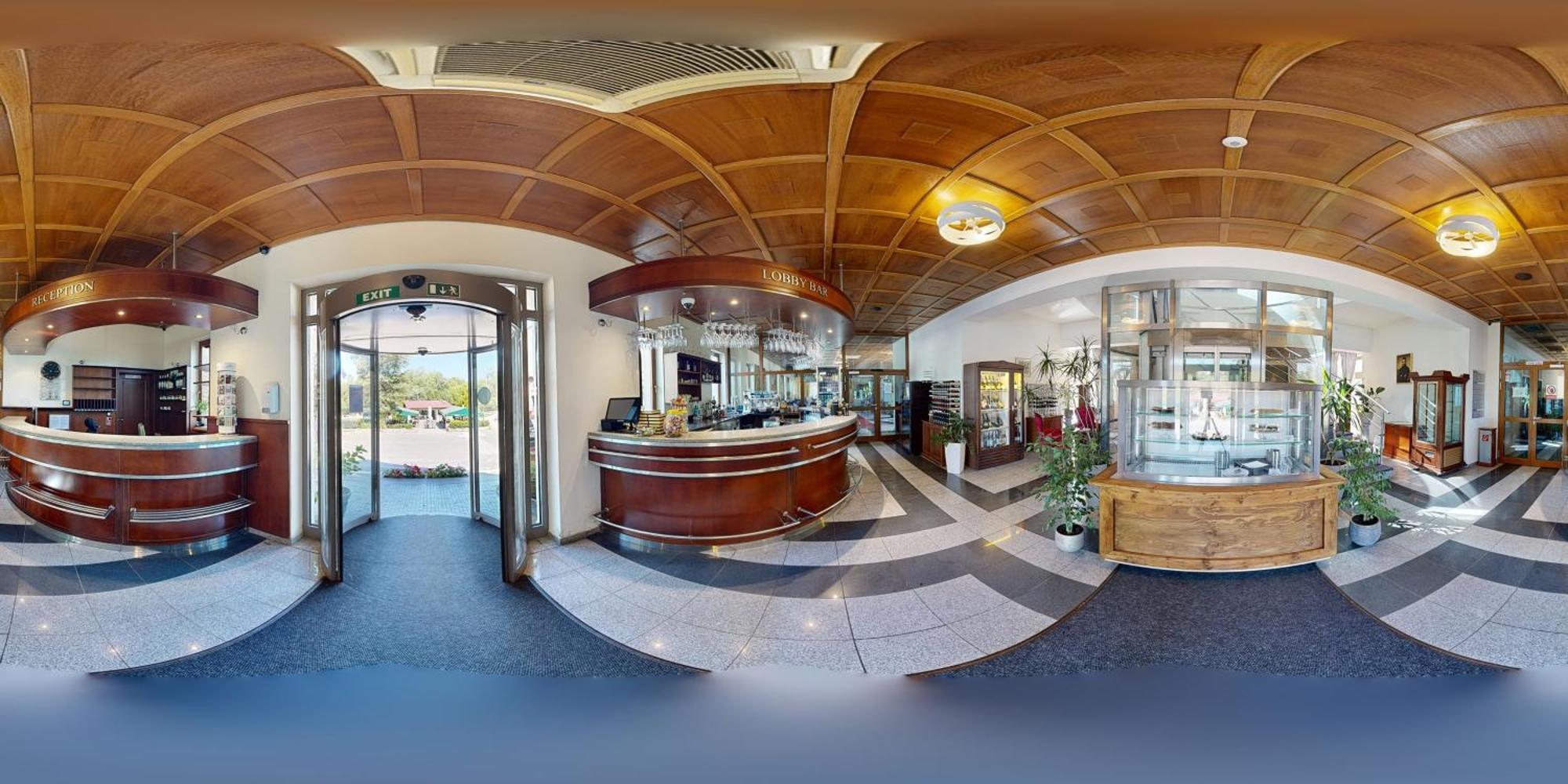 Hotel Hradna Brana Братислава Екстериор снимка